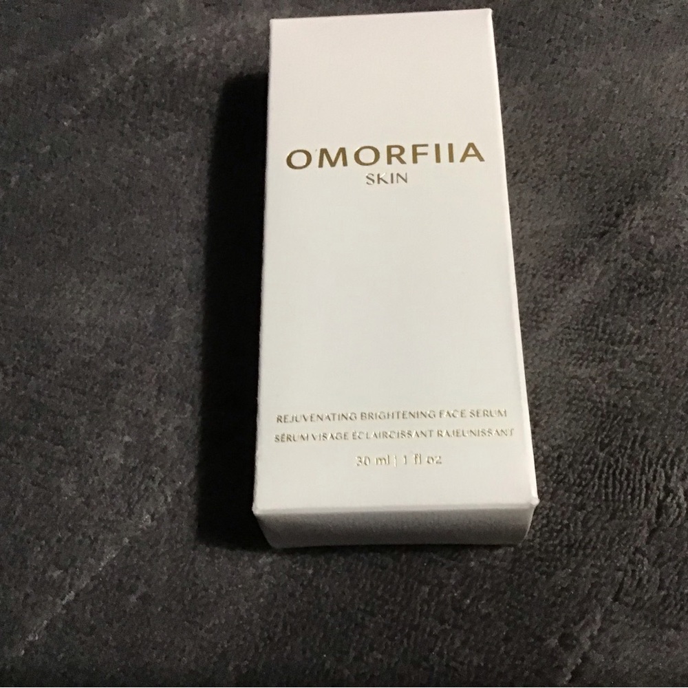 Omorfiia skin rejuvenating brightening face serum 1 oz new